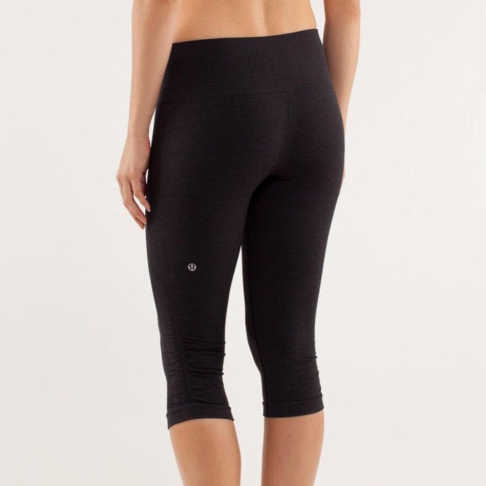 Lululemon Ruched Cropped Capri Legging